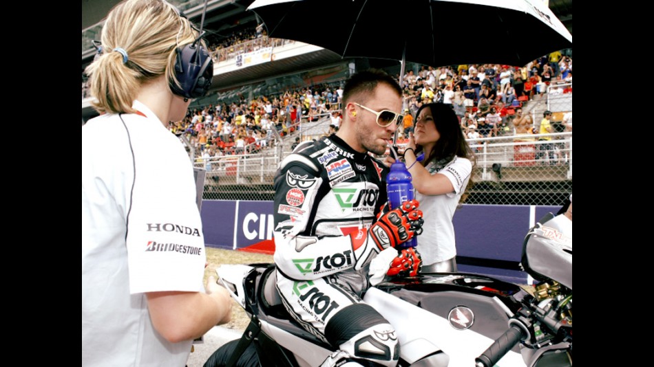 Gabor Talmacsi at starting grid in Montmeló