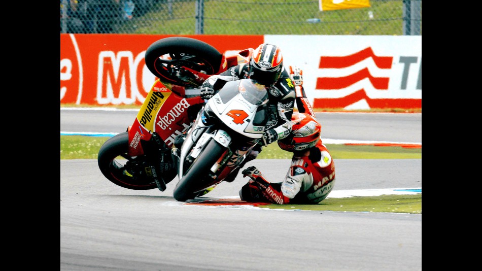 Alvaro Bautista crashes during 250cc race in Assen