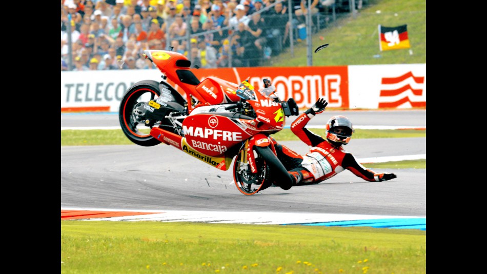 Alvaro Bautista crashes during 250cc race in Assen