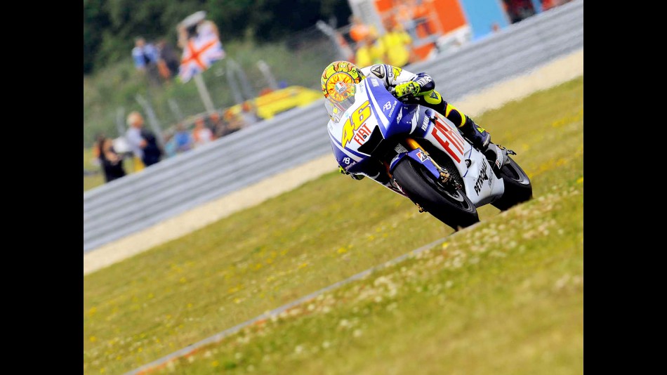 Valentino Rossi ina ction in Assen