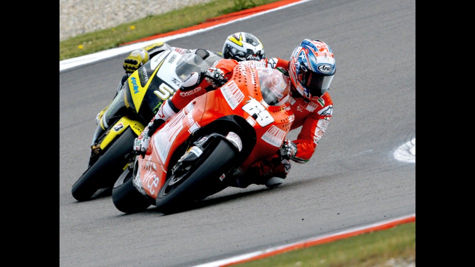 Nicky Hayden riding ahead of James Toseland in Assen