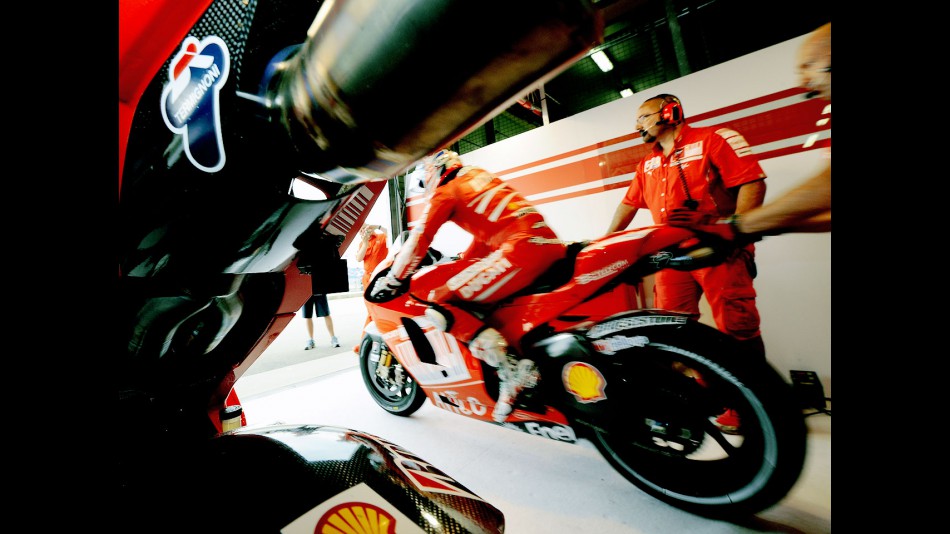 Nicky Hayden leaving the Ducati Marlboro garage