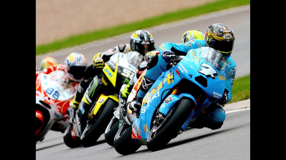 Chris Vermeulen ridng ahead of MotoGP group in Sachsenring 