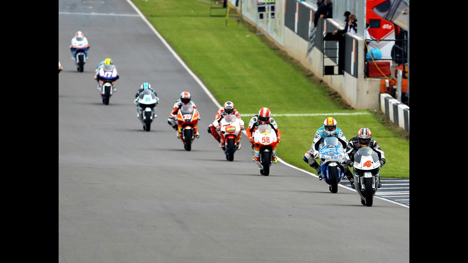 Hiroshi Aoyama riding ahead of 250cc group in Donington