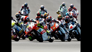 Aoyama and Bautista fighting for 250cc title in Czech contest