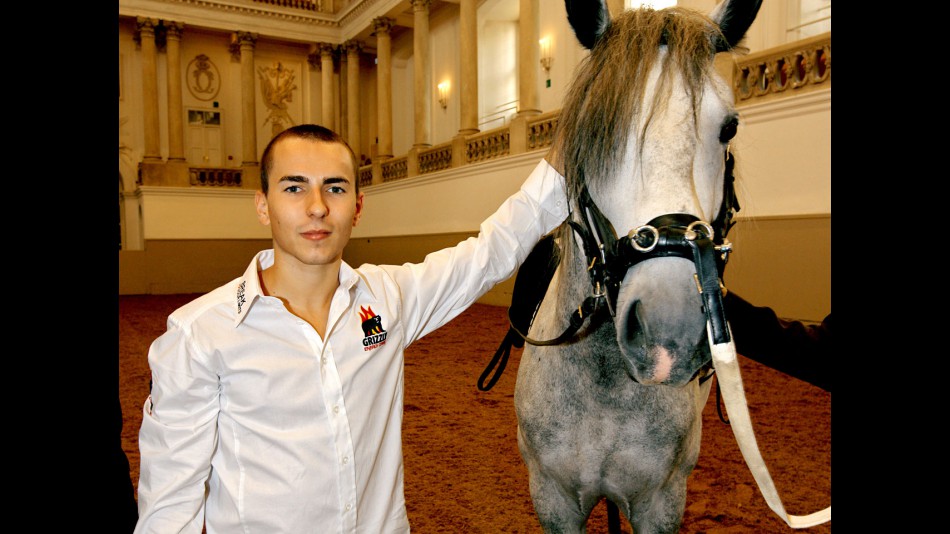 Lorenzo visits Spanish Riding School in Vienna