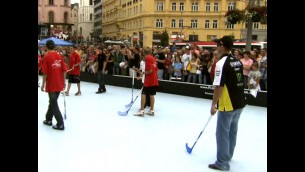 Riders participate in Brno floorball game