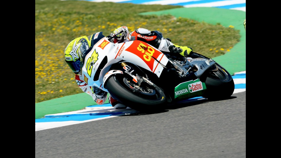 Toni Elias in action