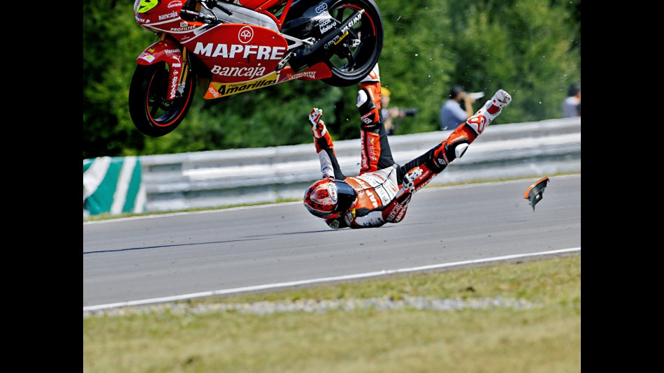 Álvaro Bautista crashes after 250cc race in Brno
