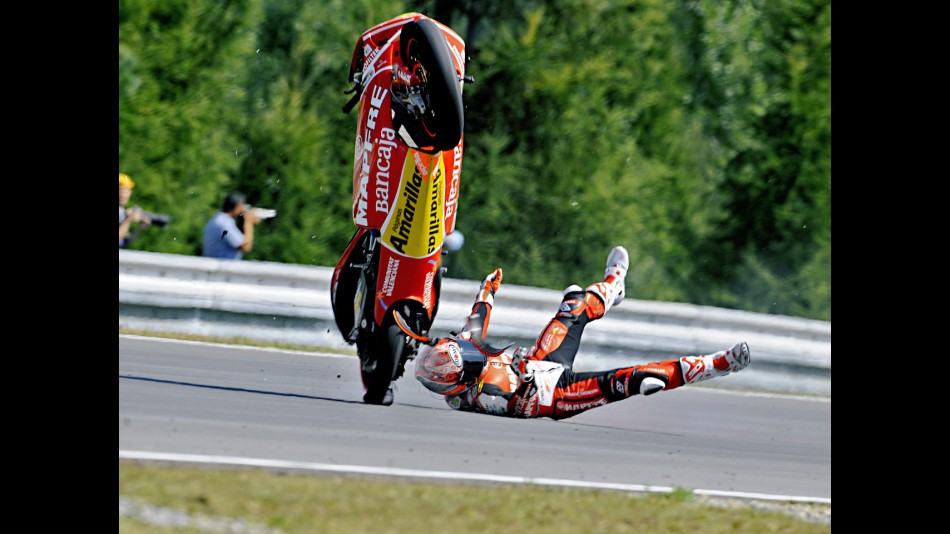 Álvaro Bautista crashes after 250cc race in Brno