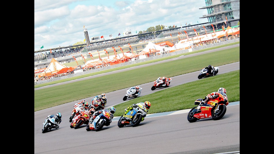 250cc Group in action in Indianapolis