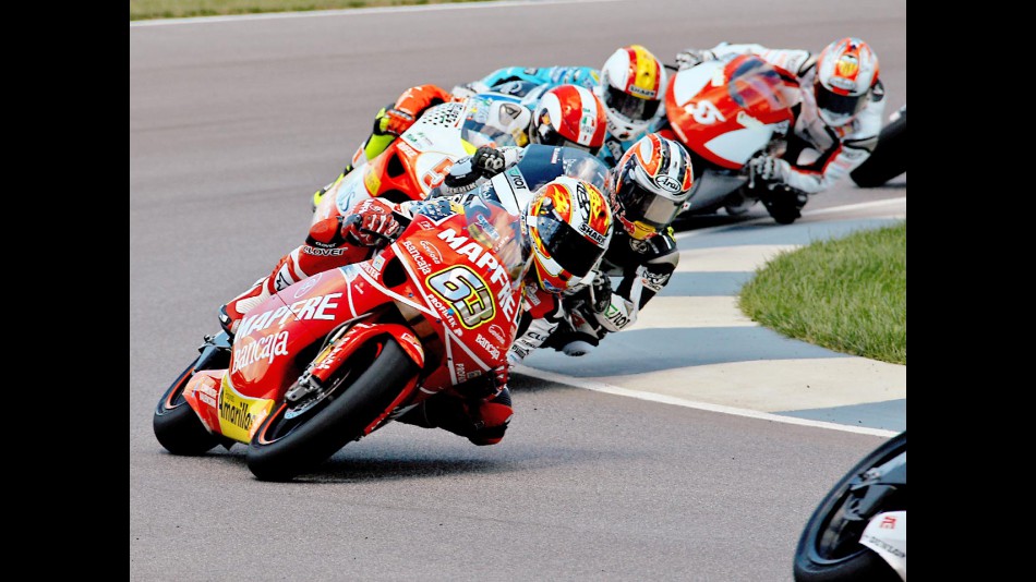 250cc Group in action in Indianapolis