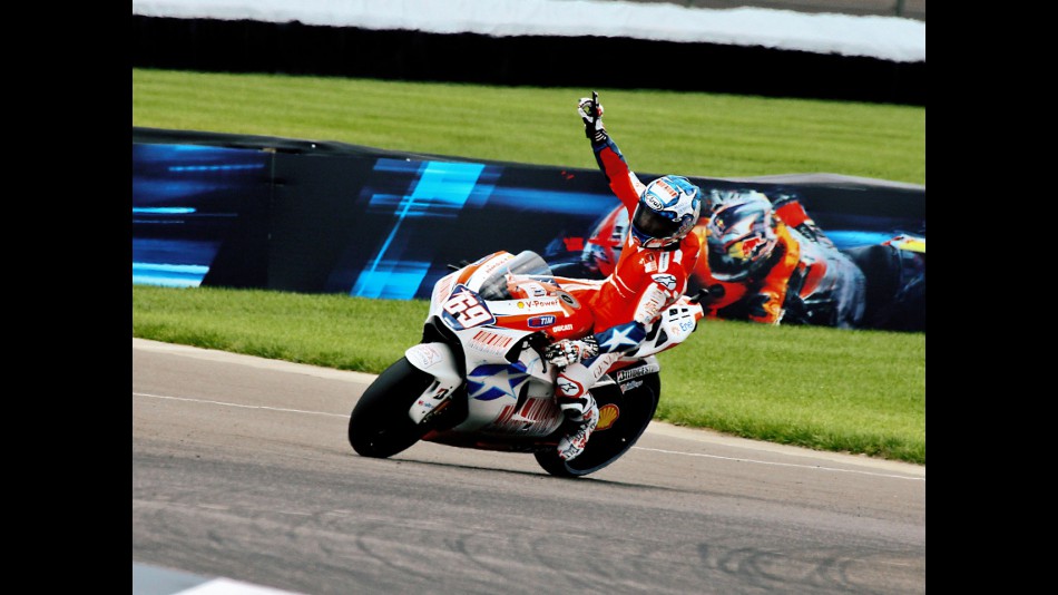 Nicky Hayden celebrates GP win at Indianapolis