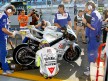 Rossi with Yamaha crew at Estoril