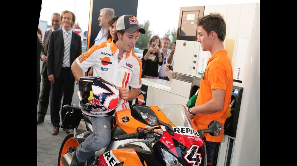 Andrea Dovizioso inaugurates a Repsol petrol station in San Bellino, Italy