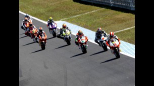Aoyama and Simoncelli take 250cc battle to Malaysia