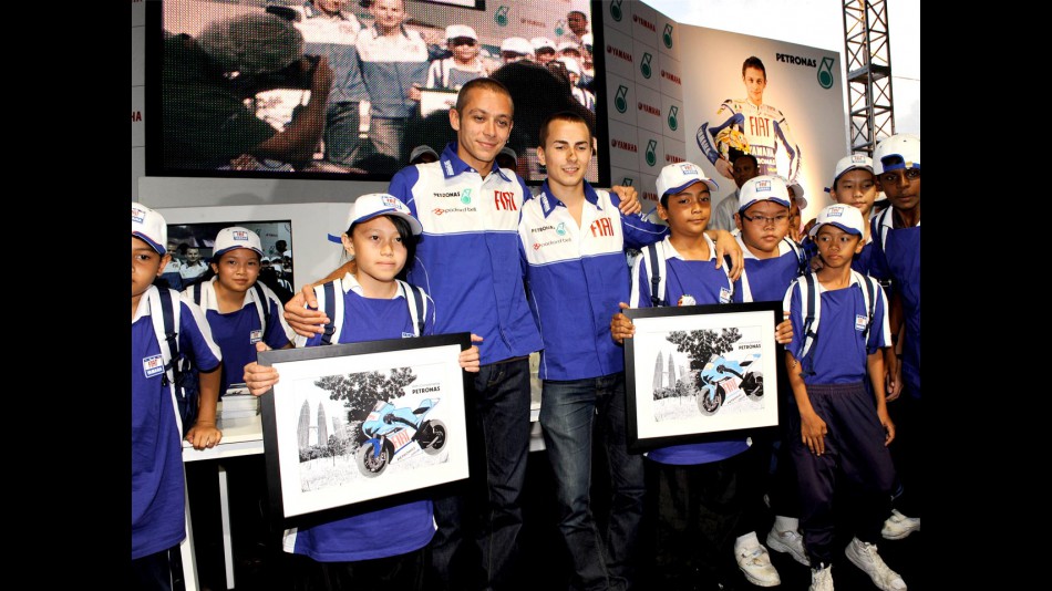 Rossi and Lorenzo visit the Petronas Towers ahead of Malaysian GP