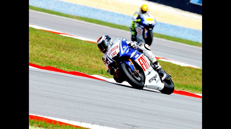 Lorenzo and Rossi in action in Sepang