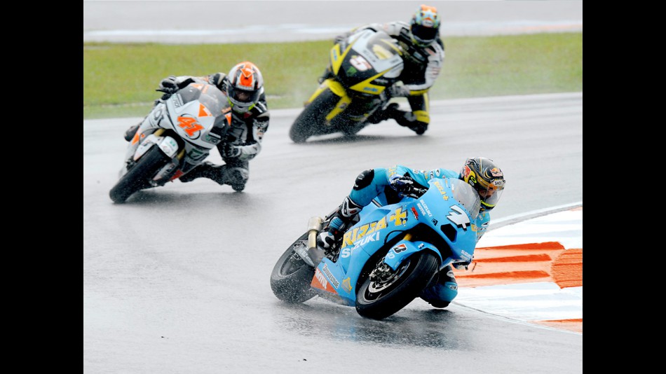 Vermeulen riding ahead of Talmacsi and Edwards in Sepang