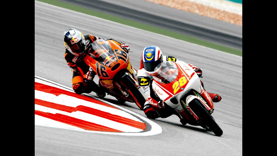 Elly Ilias riding ahead of Cameron Beaubier in Sepang