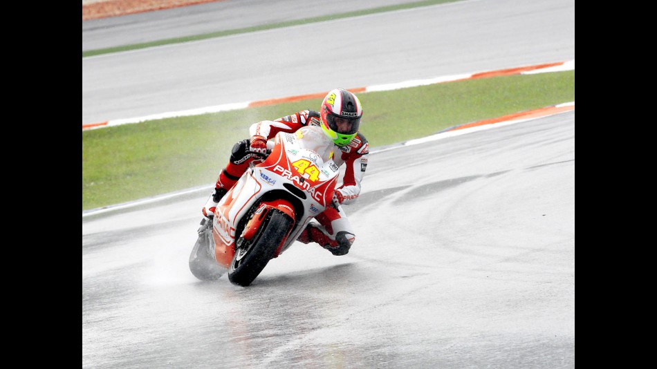 Aleix Espargaró in action in Sepang