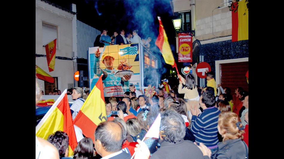 125cc World Champion Julián Simón celebrates victory at Villacañas