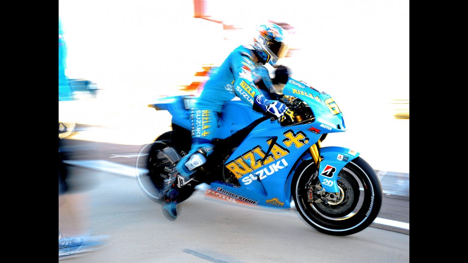 Loris Capirossi leaving Rizla Suzuki garage