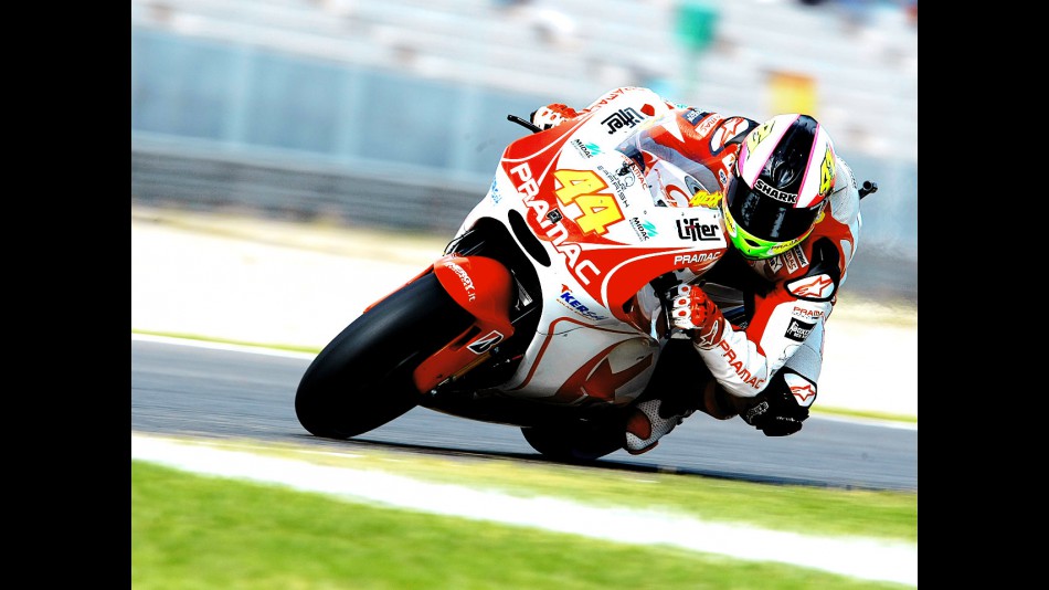 Aleix Espargaró in action in Valencia