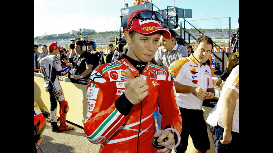 Casey Stoner in the parc fermé after QP in Valencia