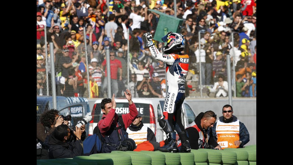 Pedrosa celebrates GP win in Valencia