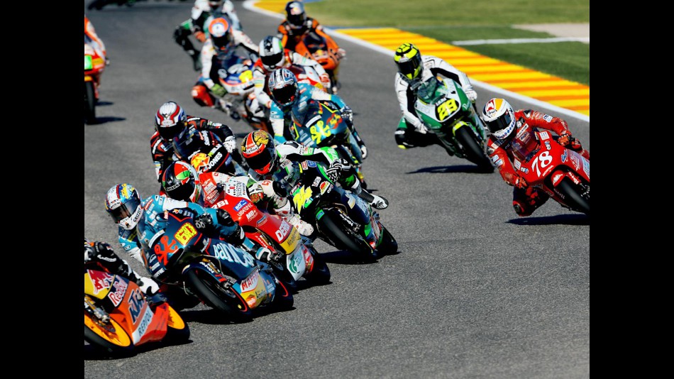 125cc Group in action in Valencia