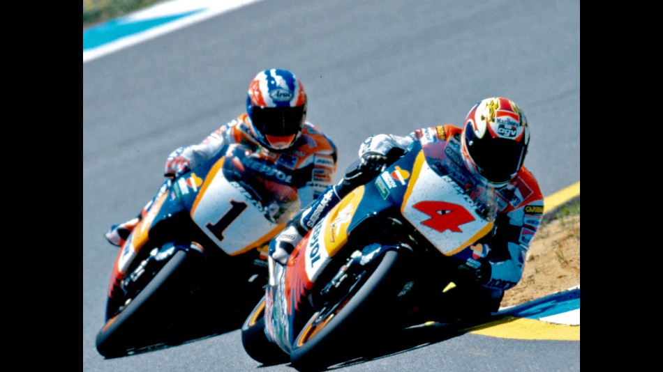 Mik Doohan and Alex Crivillé battling on the track
