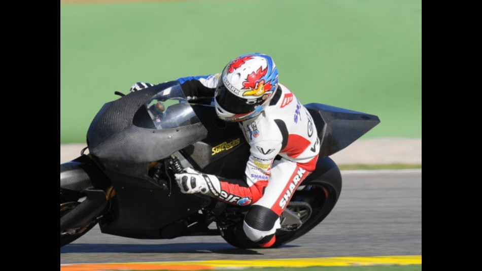 Cluzel testing in Valencia with Moto2 bike