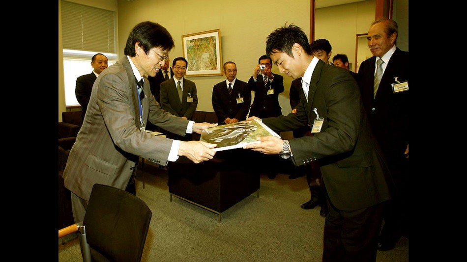 Hiroshi Aoyama visits Japanese Prime Minister´s residence