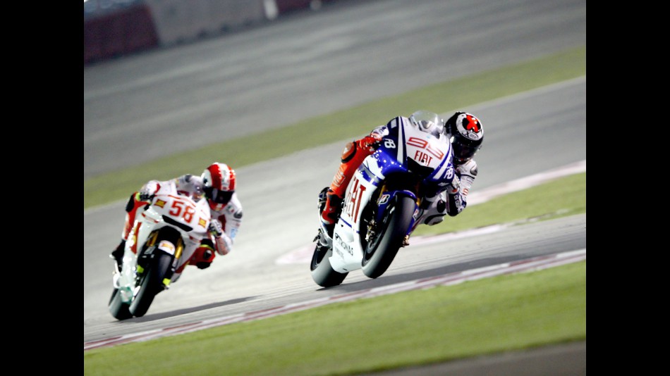 Lorenzo riding ahead of Simoncelli in Qatar