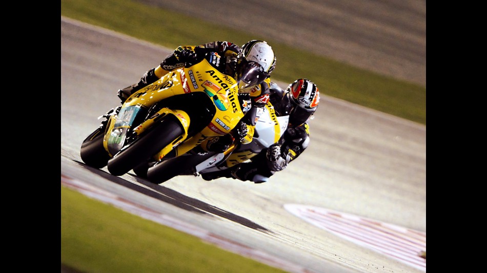Héctor Barberá riding ahead of Aoyama in Qatar