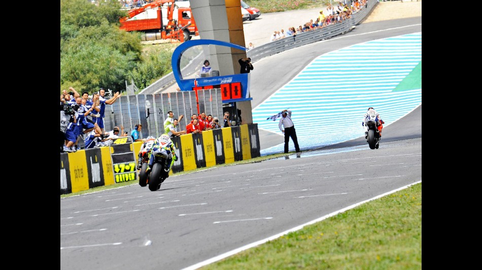 Rossi, Pedrosa Lorenzo finishing the race in Jerez
