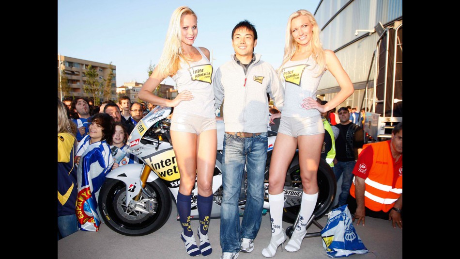 Hiroshi Aoyama presenting his MotoGP bike at RCD Espanyol