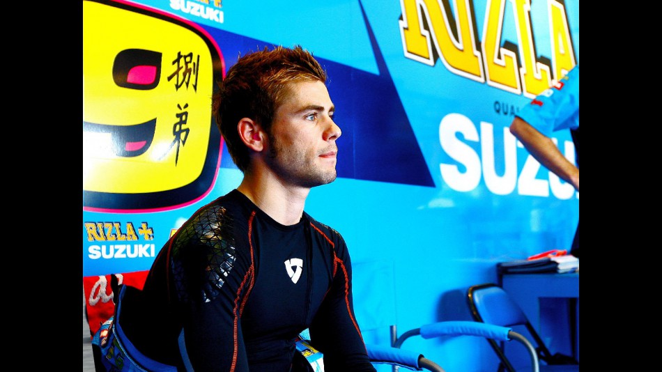 Alvaro Bautista in the Rizla Suzuki garage
