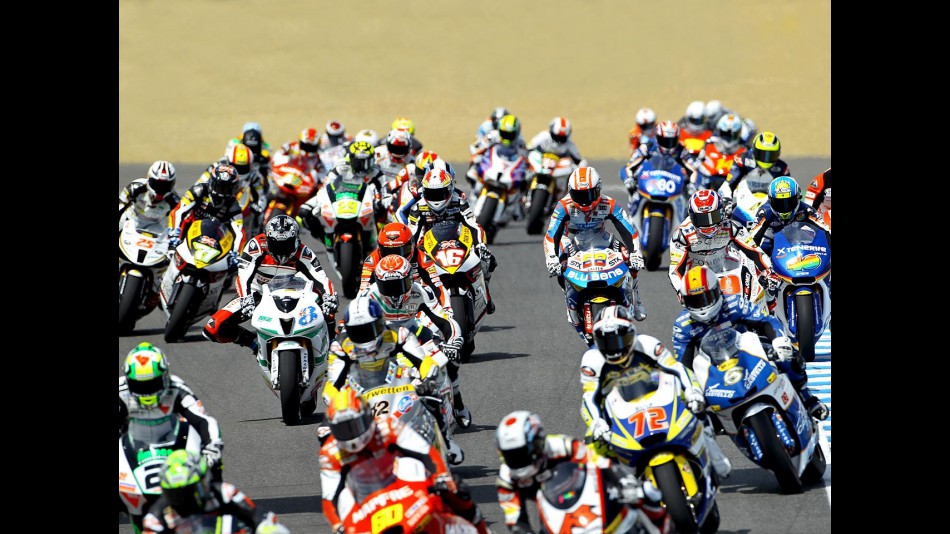 Moto2 group in action