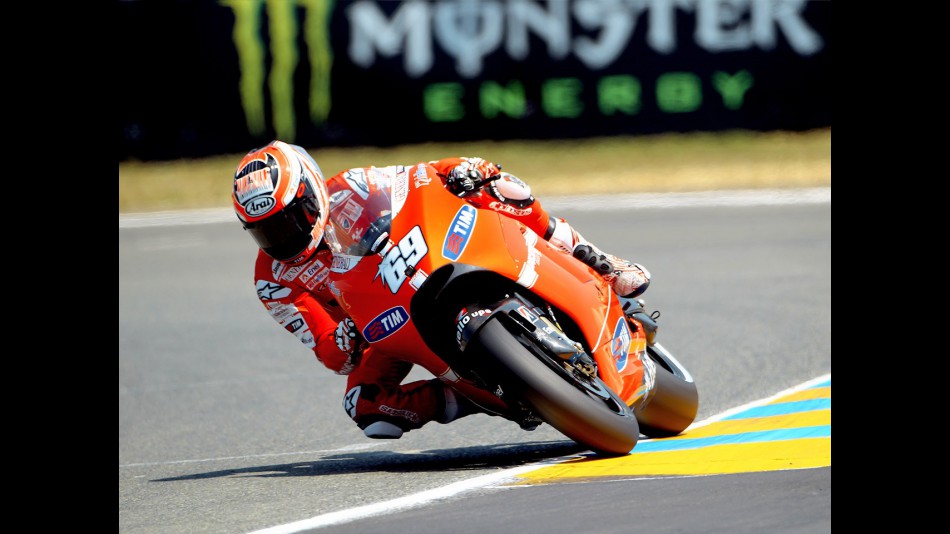 Nicky Hayden in action in Le Mans
