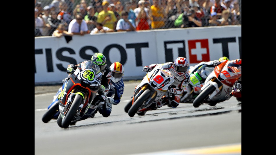 Moto2 group in action in Le Mans