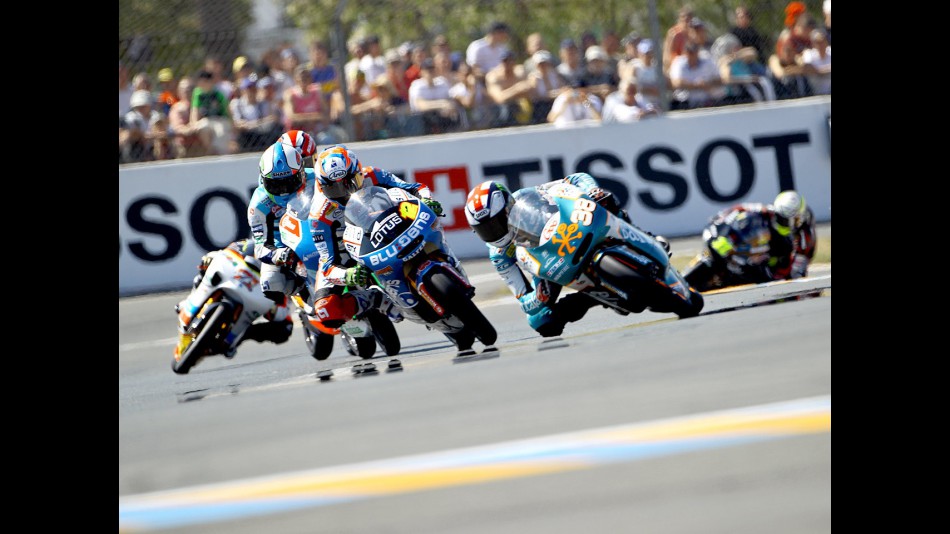 125cc Group in action in Le Mans