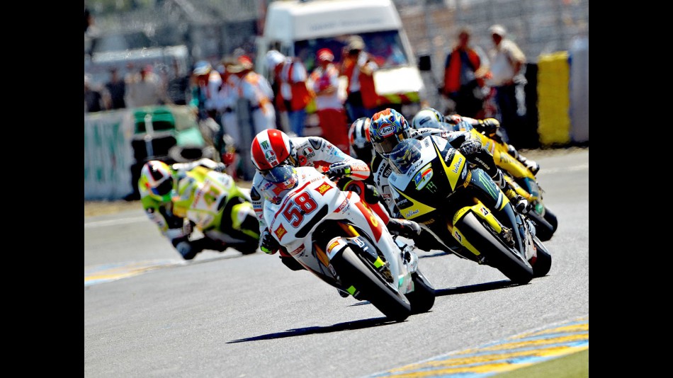 Marco Simoncelli riding ahead of MotoGP group in Le Mans