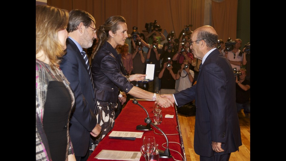 Carmelo Ezpeleta awarded the Gold Medal of Sporting Merit
