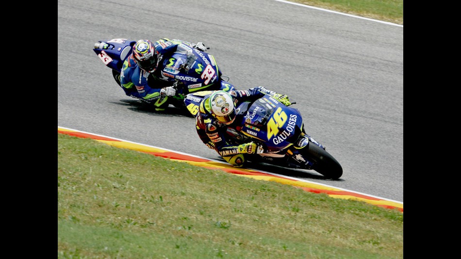 Rossi overtaking to Melandri at Mugello 2005