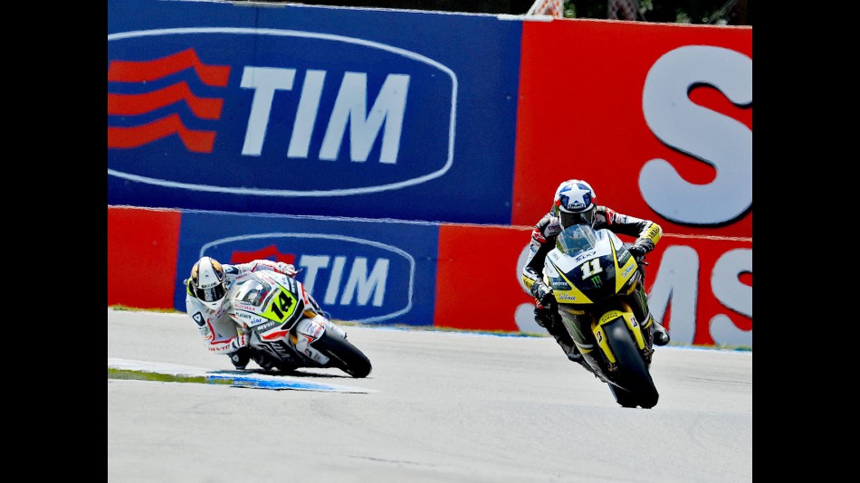 Ben Spies riding ahead of Randy de Puniet in Assen