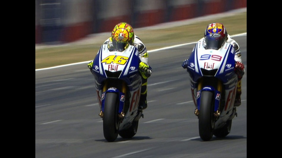 Rossi overtakes Lorenzo at Catalunya 2009