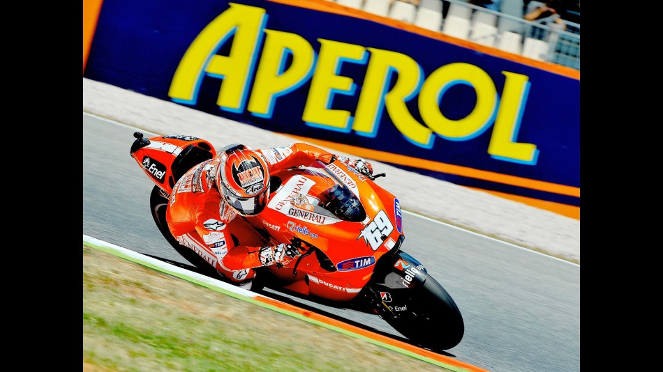 Nicky Hayden in action at the Catalunya Circuit