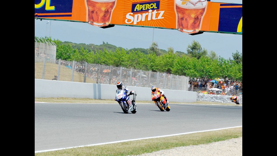 Lorenzo and Dovizioso in action at the Catalunya Circuit